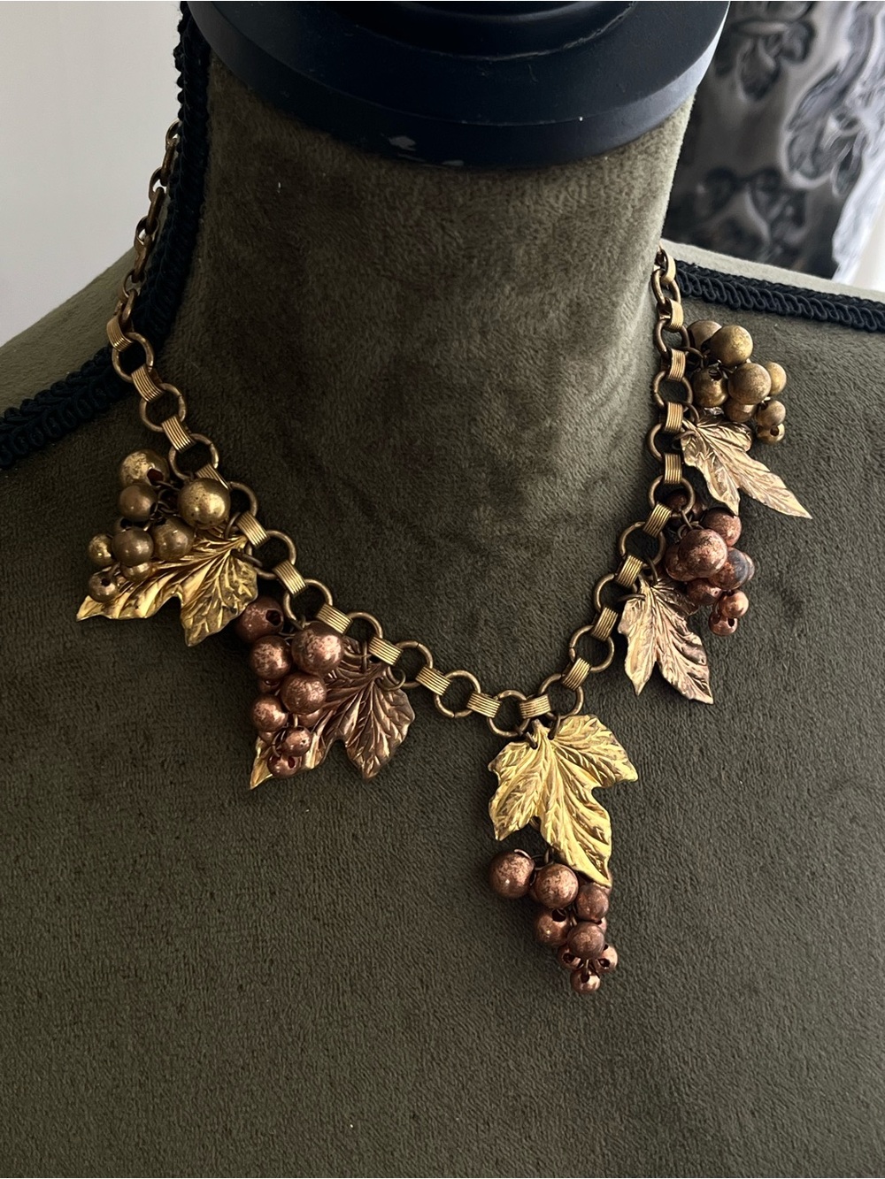 Vintage Miriam Haskell Style Grape Vine Leaf Beaded Drop Gold Bib Chain Necklace - Picture 2 of 6